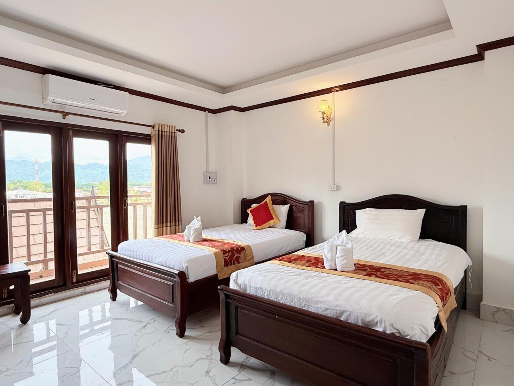 ואנג ויינג Vangvieng Sisavang Mountain View Hotel מראה חיצוני תמונה