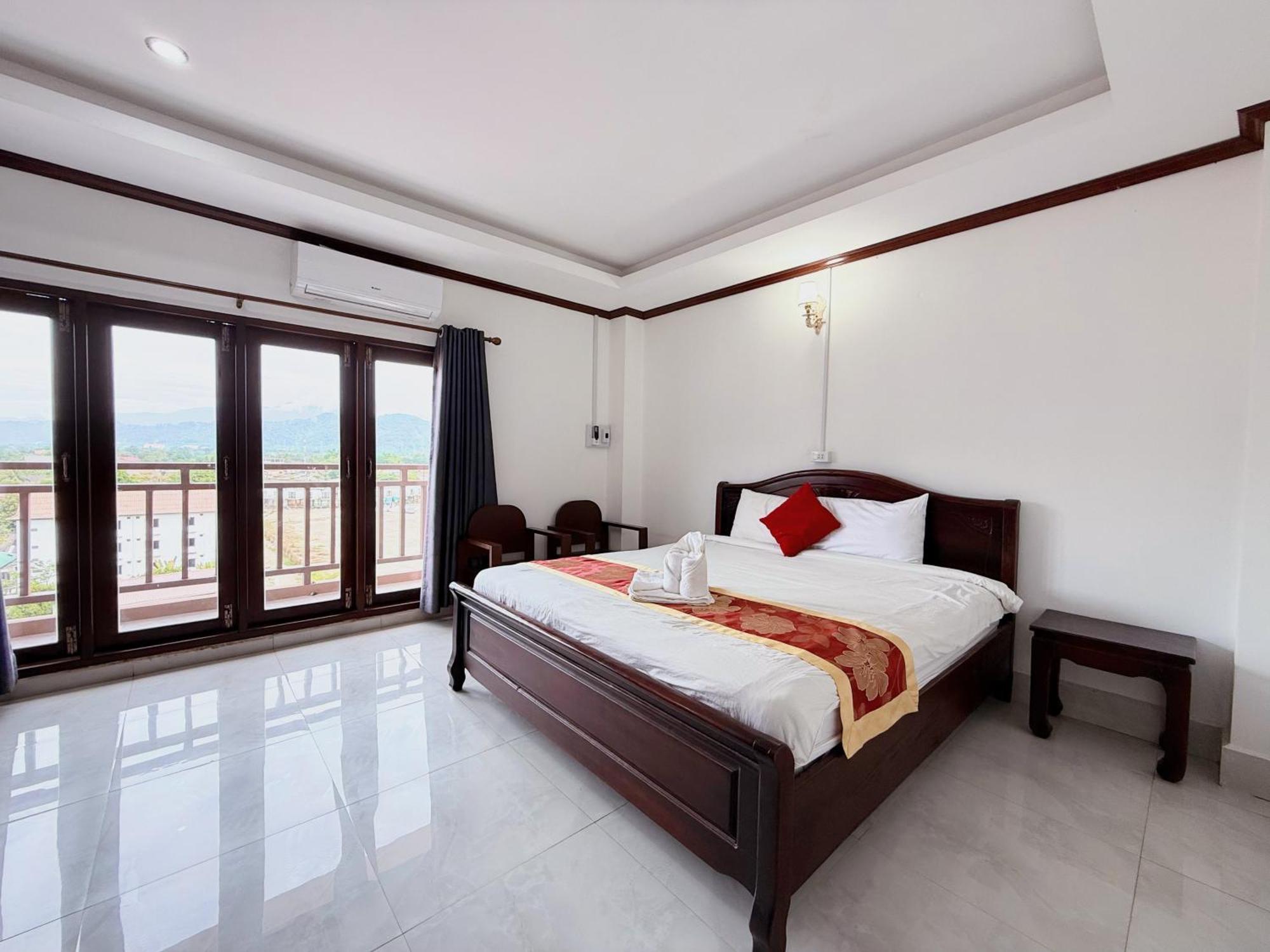 ואנג ויינג Vangvieng Sisavang Mountain View Hotel מראה חיצוני תמונה