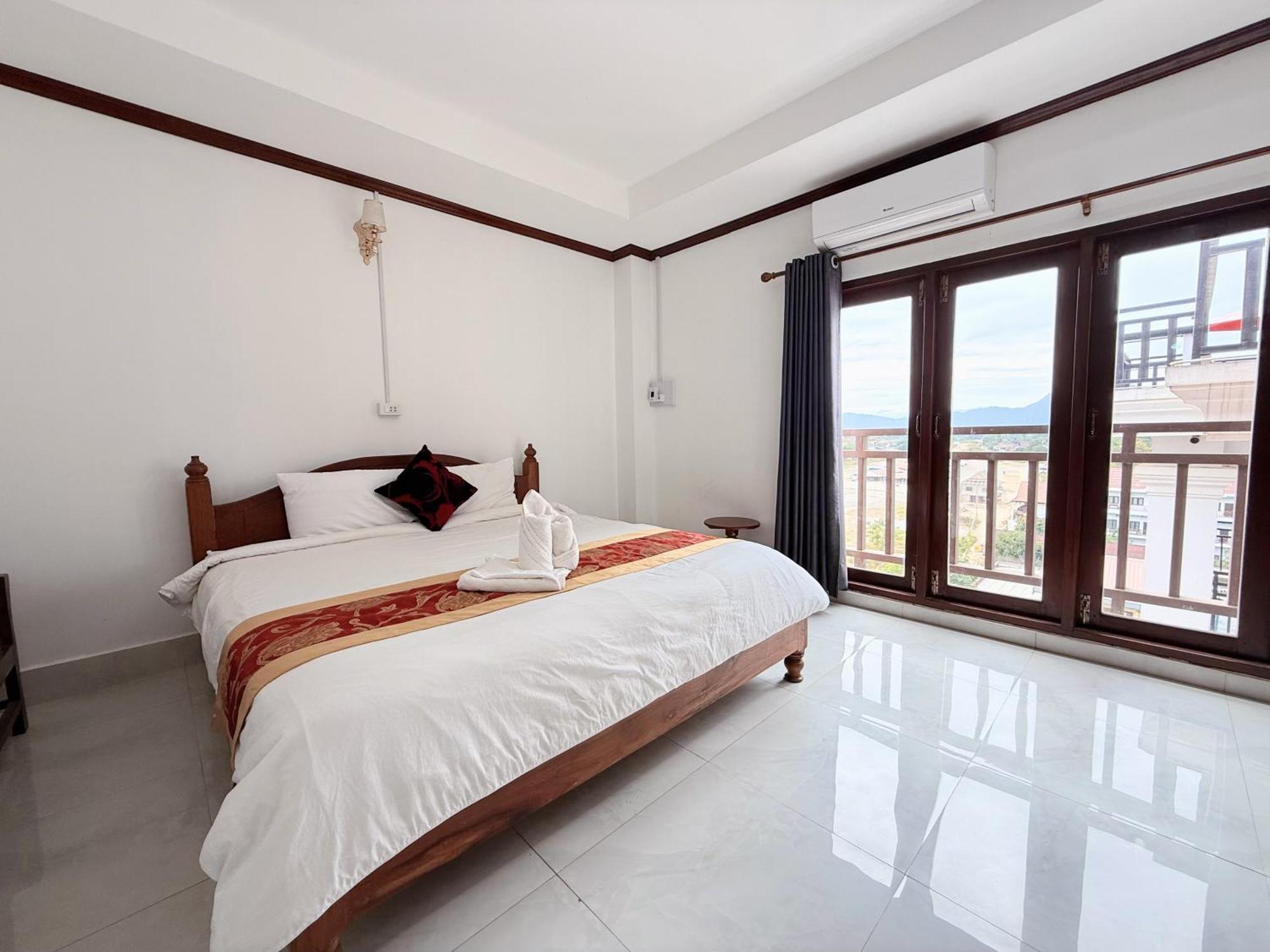 ואנג ויינג Vangvieng Sisavang Mountain View Hotel מראה חיצוני תמונה