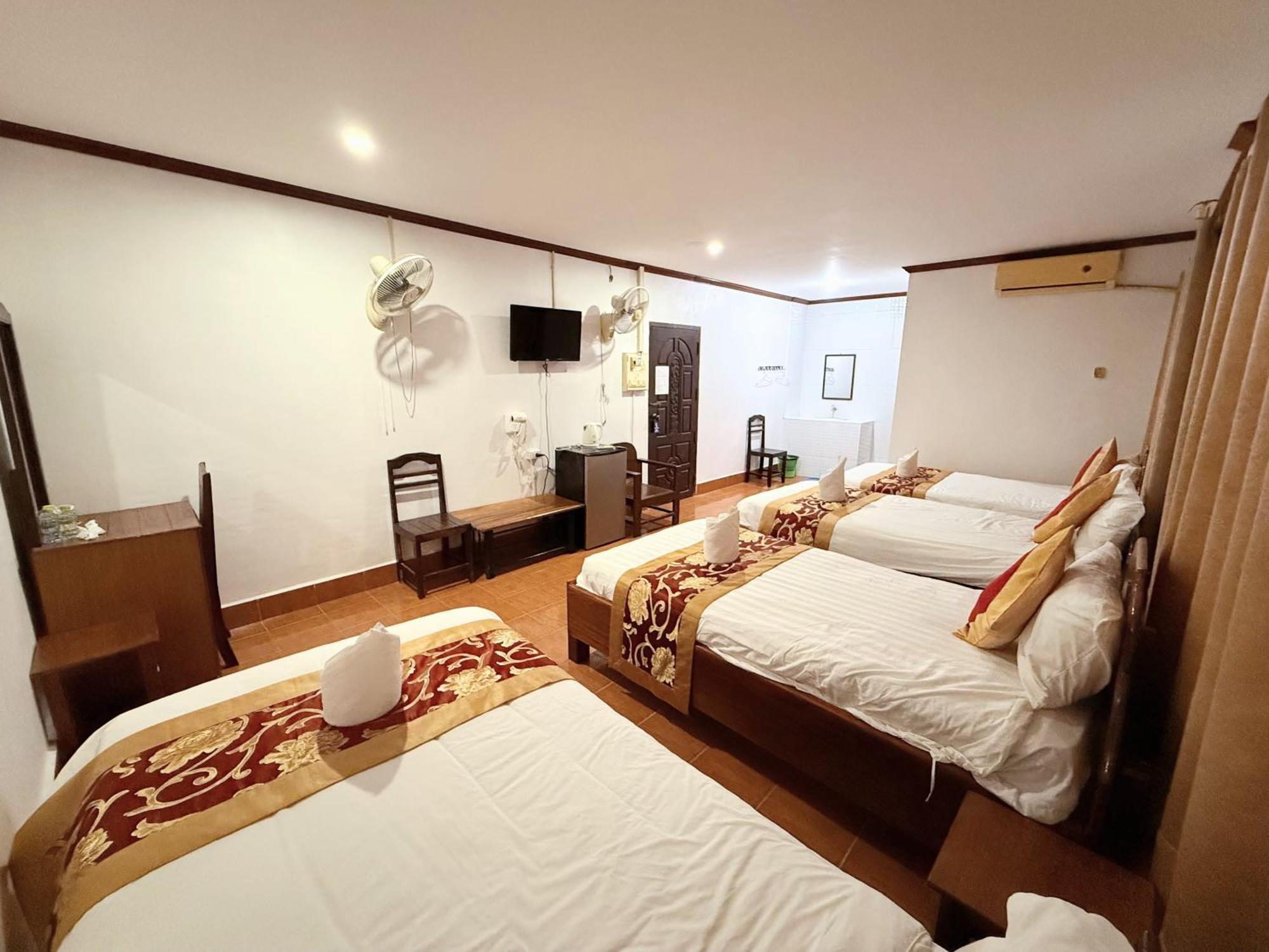 ואנג ויינג Vangvieng Sisavang Mountain View Hotel מראה חיצוני תמונה
