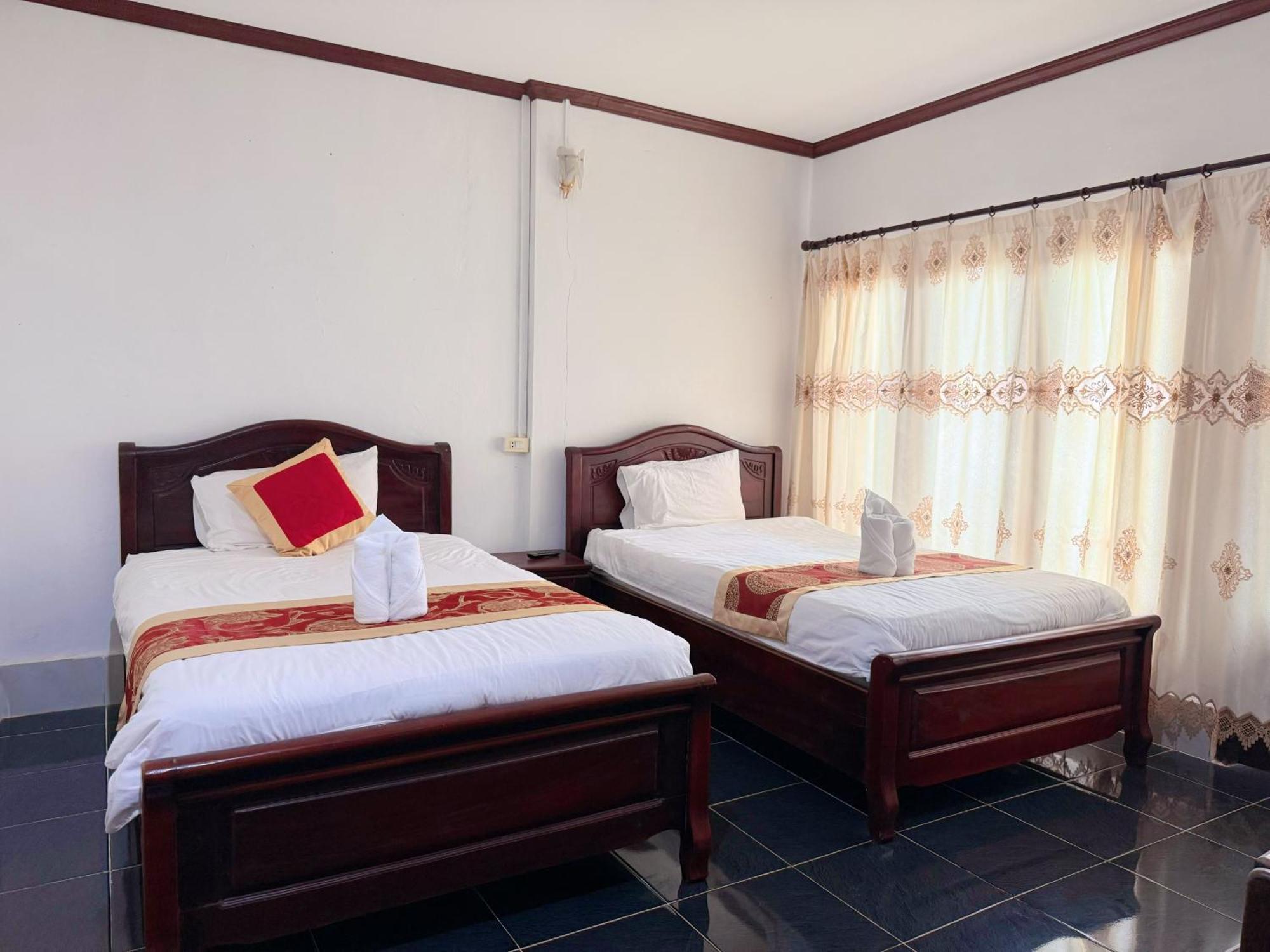 ואנג ויינג Vangvieng Sisavang Mountain View Hotel מראה חיצוני תמונה