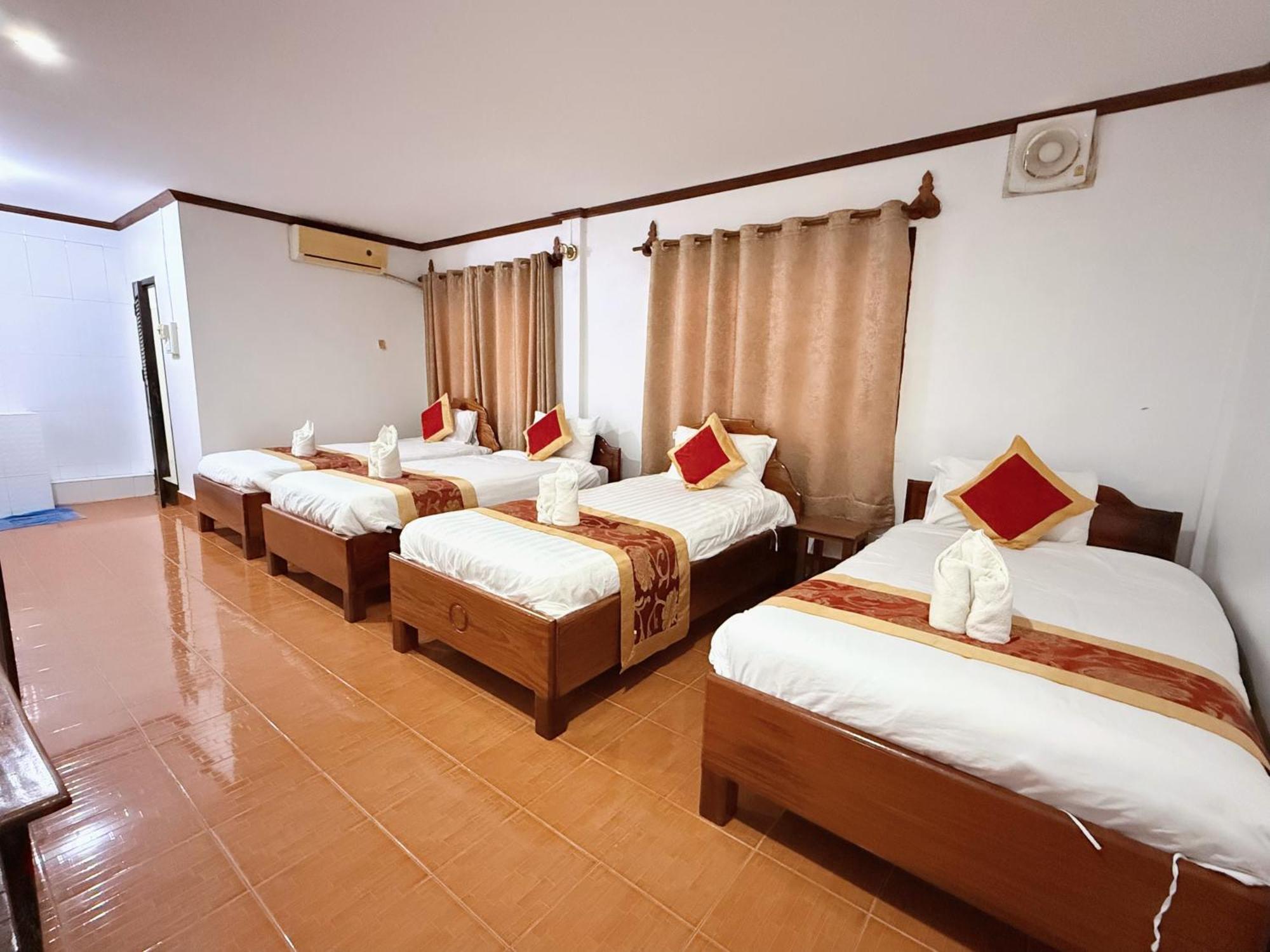 ואנג ויינג Vangvieng Sisavang Mountain View Hotel מראה חיצוני תמונה