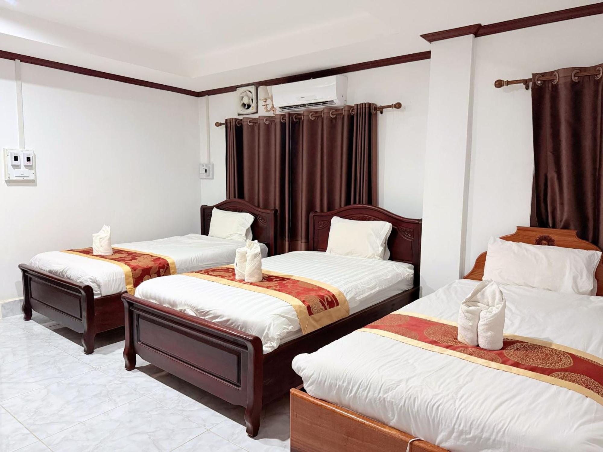 ואנג ויינג Vangvieng Sisavang Mountain View Hotel מראה חיצוני תמונה