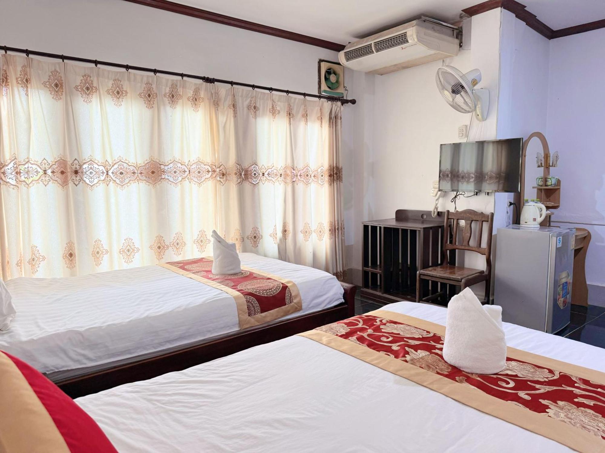 ואנג ויינג Vangvieng Sisavang Mountain View Hotel מראה חיצוני תמונה