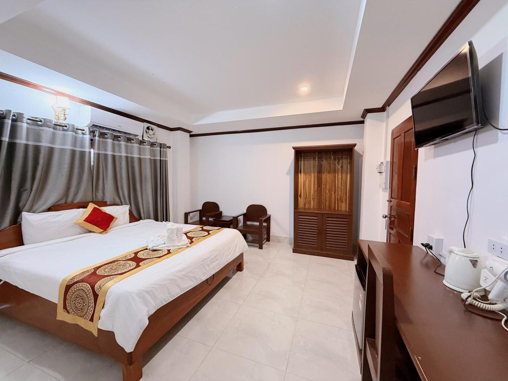ואנג ויינג Vangvieng Sisavang Mountain View Hotel מראה חיצוני תמונה