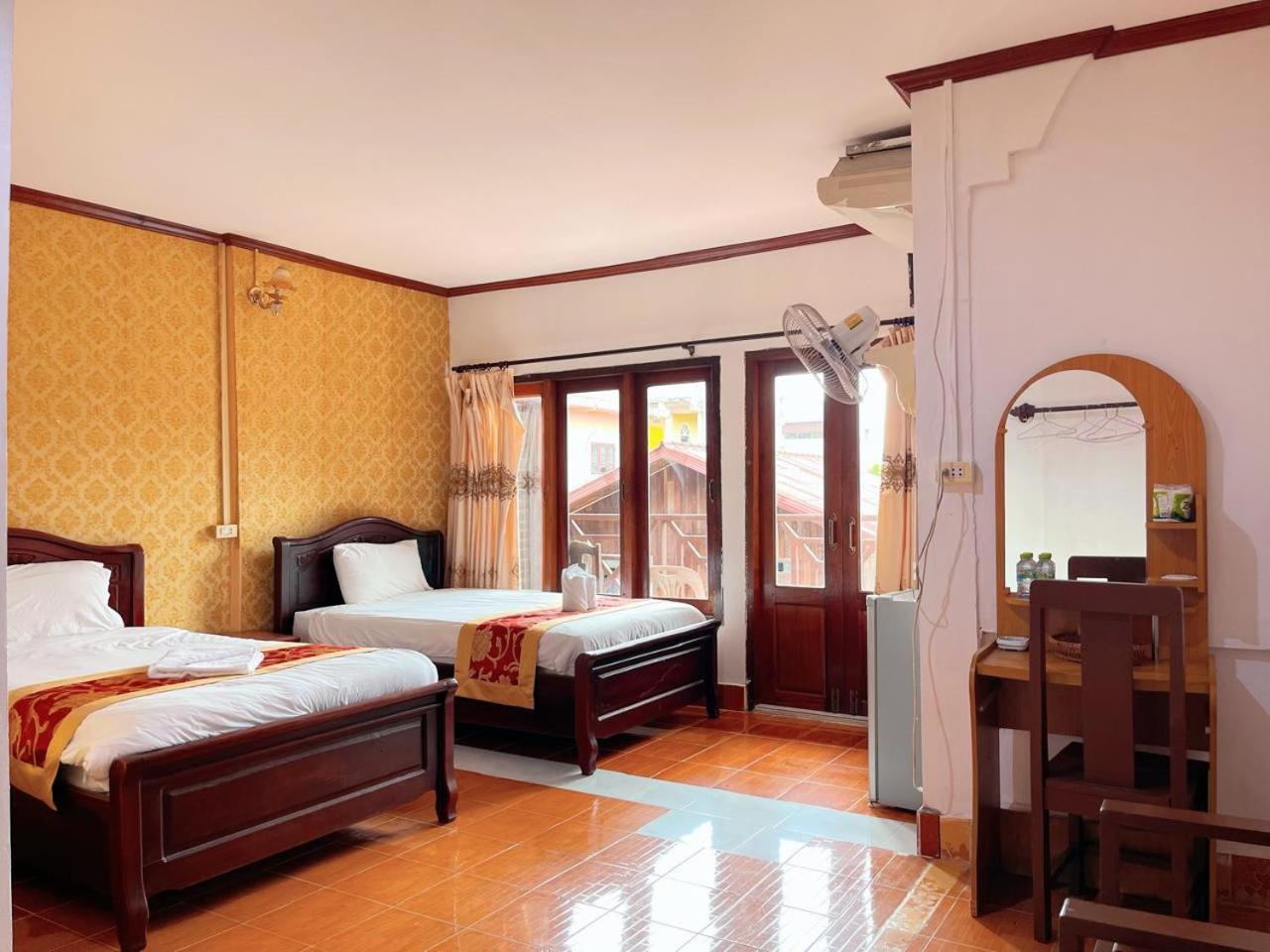 ואנג ויינג Vangvieng Sisavang Mountain View Hotel מראה חיצוני תמונה