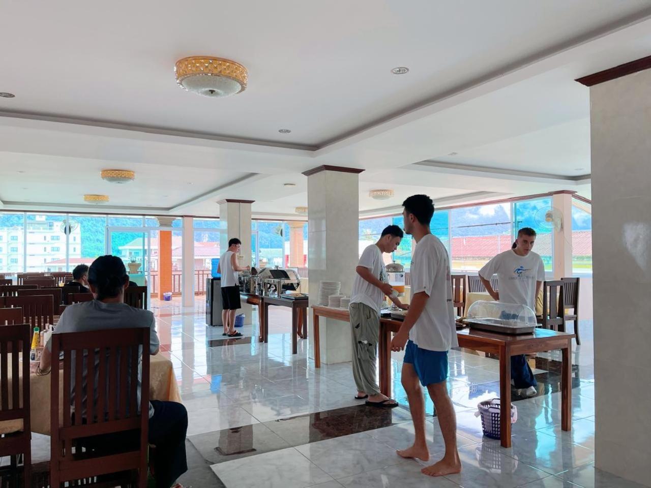 ואנג ויינג Vangvieng Sisavang Mountain View Hotel מראה חיצוני תמונה