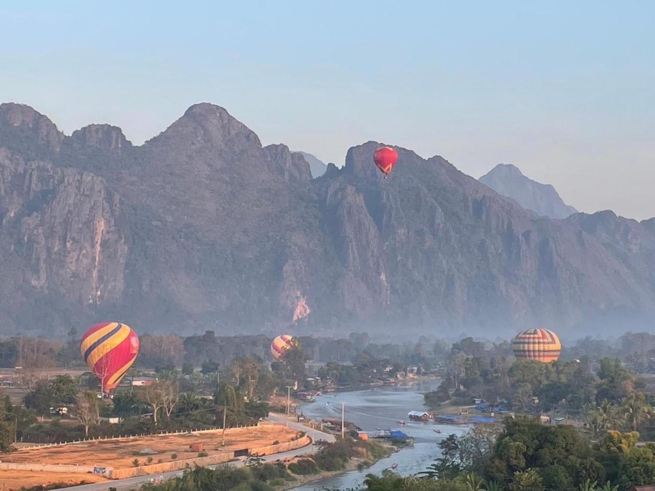 ואנג ויינג Vangvieng Sisavang Mountain View Hotel מראה חיצוני תמונה