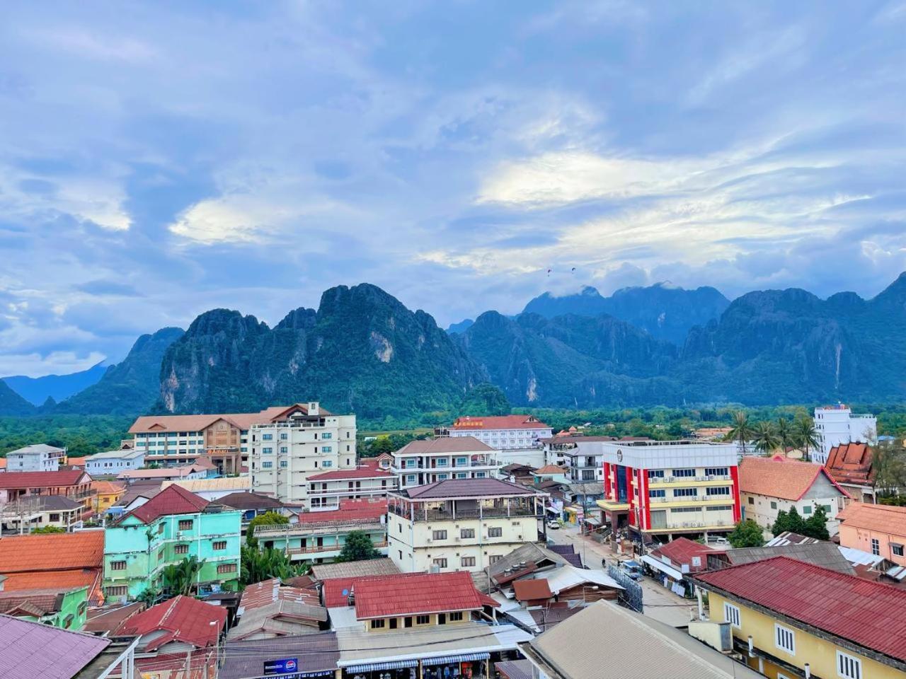 ואנג ויינג Vangvieng Sisavang Mountain View Hotel מראה חיצוני תמונה