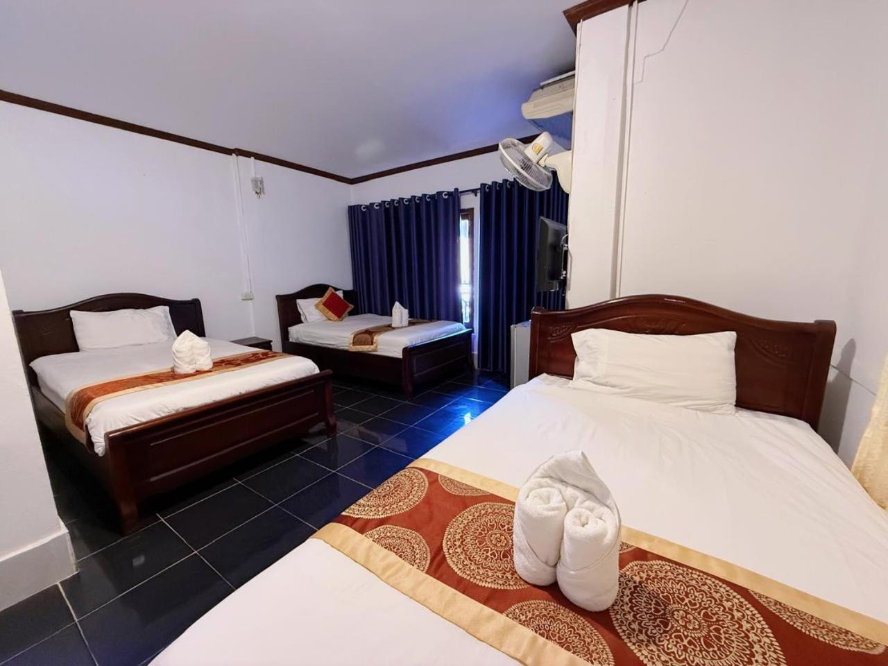 ואנג ויינג Vangvieng Sisavang Mountain View Hotel מראה חיצוני תמונה