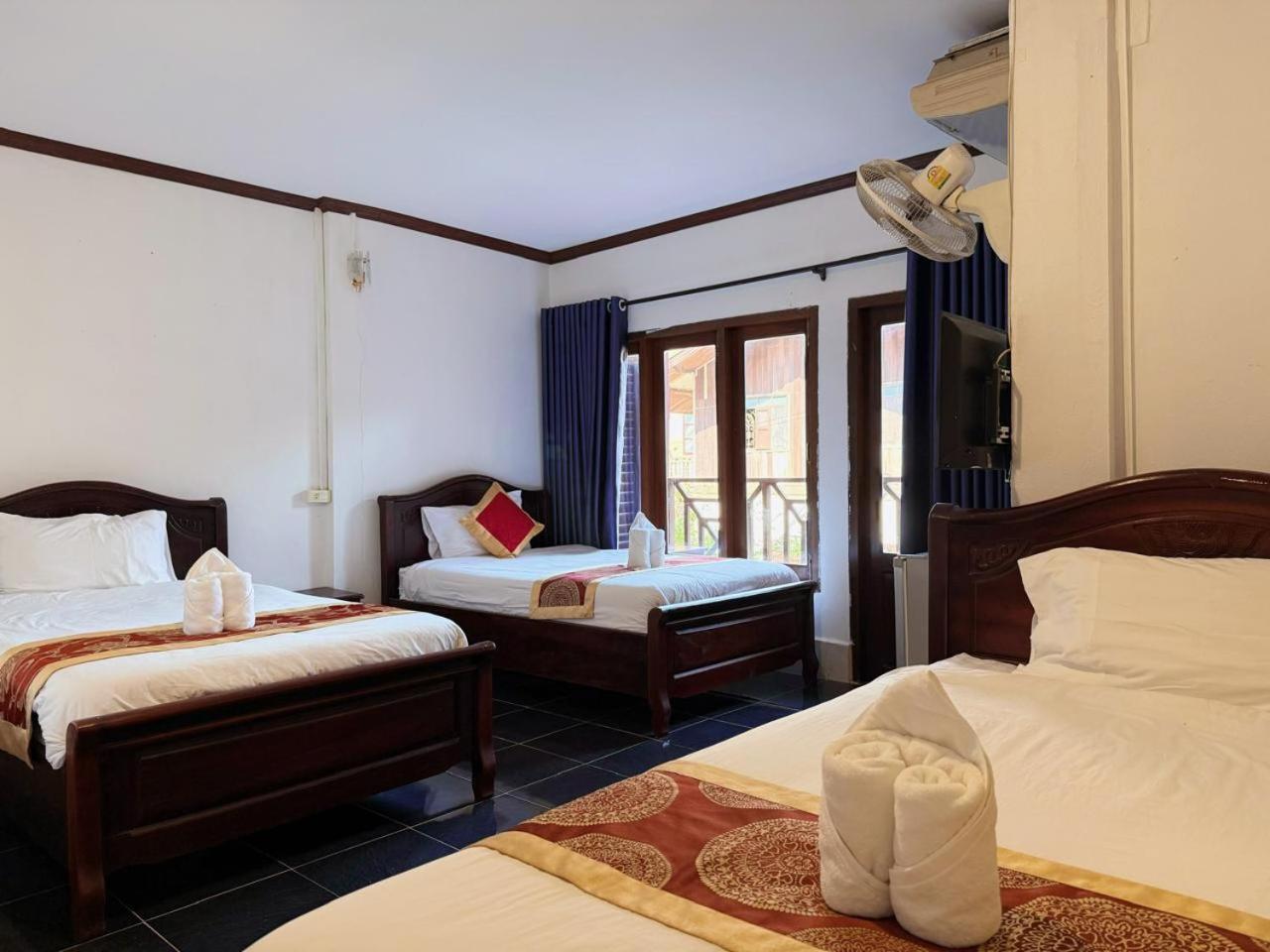 ואנג ויינג Vangvieng Sisavang Mountain View Hotel מראה חיצוני תמונה