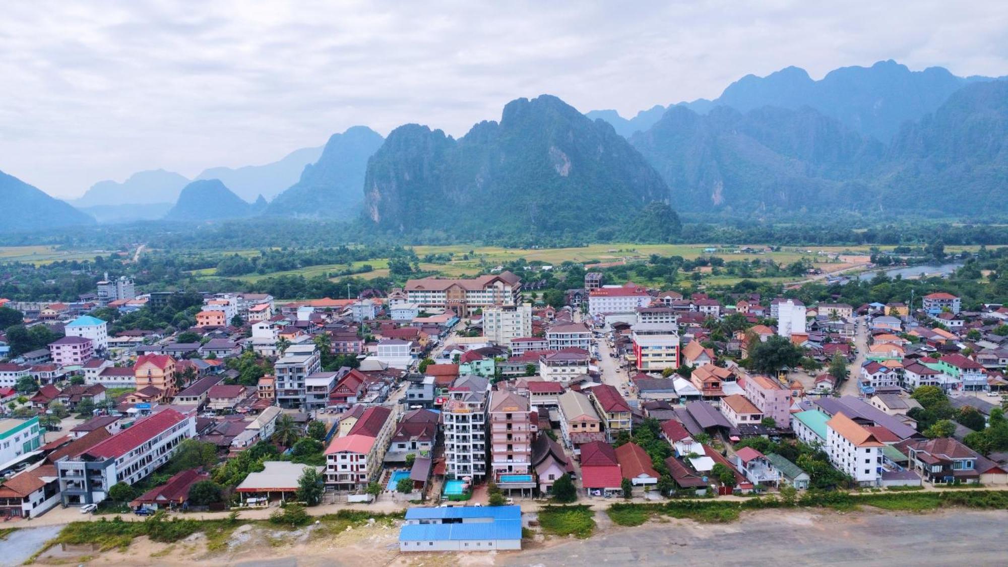 ואנג ויינג Vangvieng Sisavang Mountain View Hotel מראה חיצוני תמונה