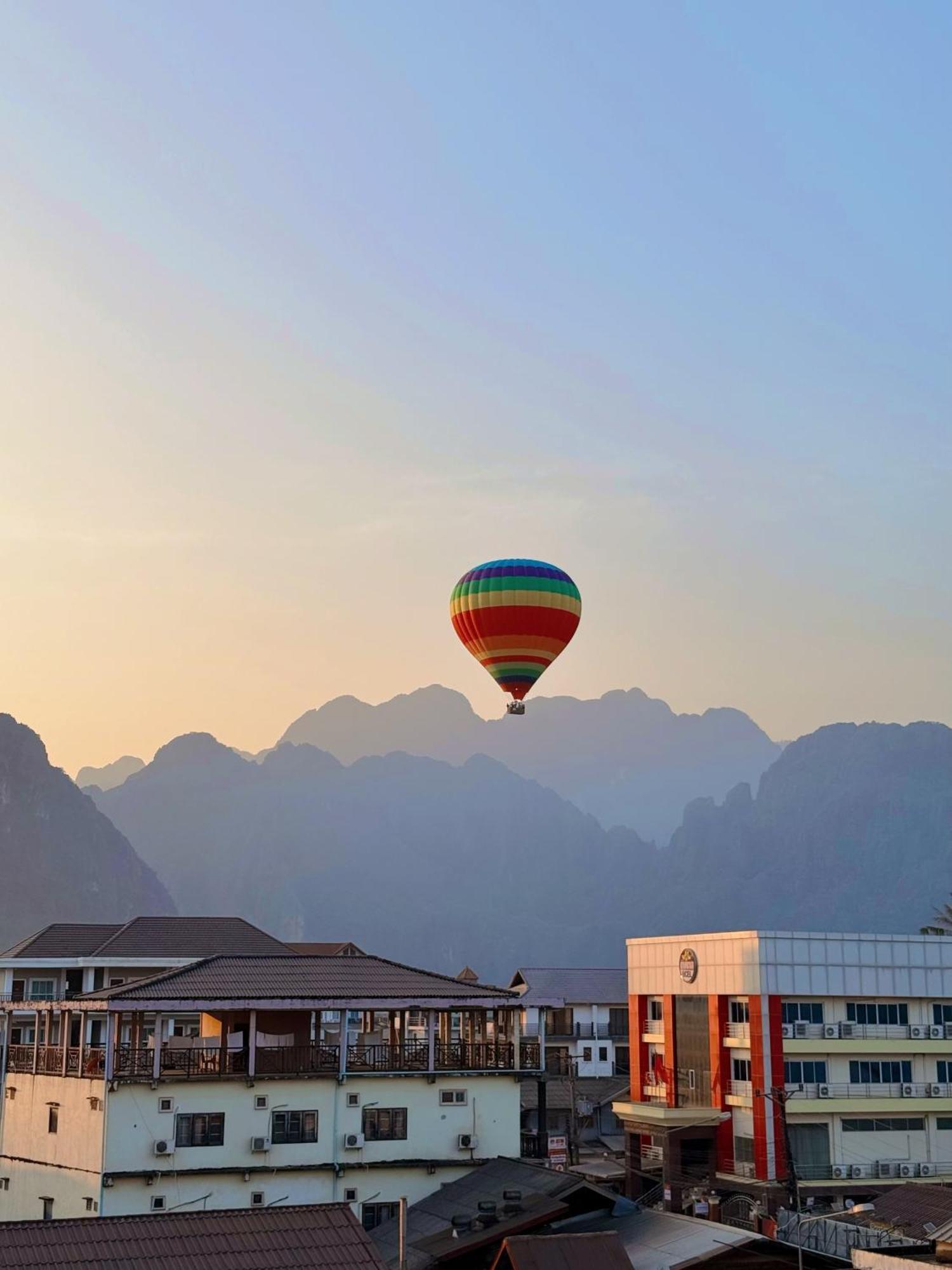 ואנג ויינג Vangvieng Sisavang Mountain View Hotel מראה חיצוני תמונה
