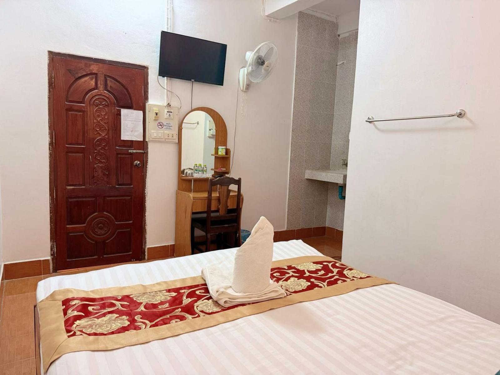 ואנג ויינג Vangvieng Sisavang Mountain View Hotel מראה חיצוני תמונה