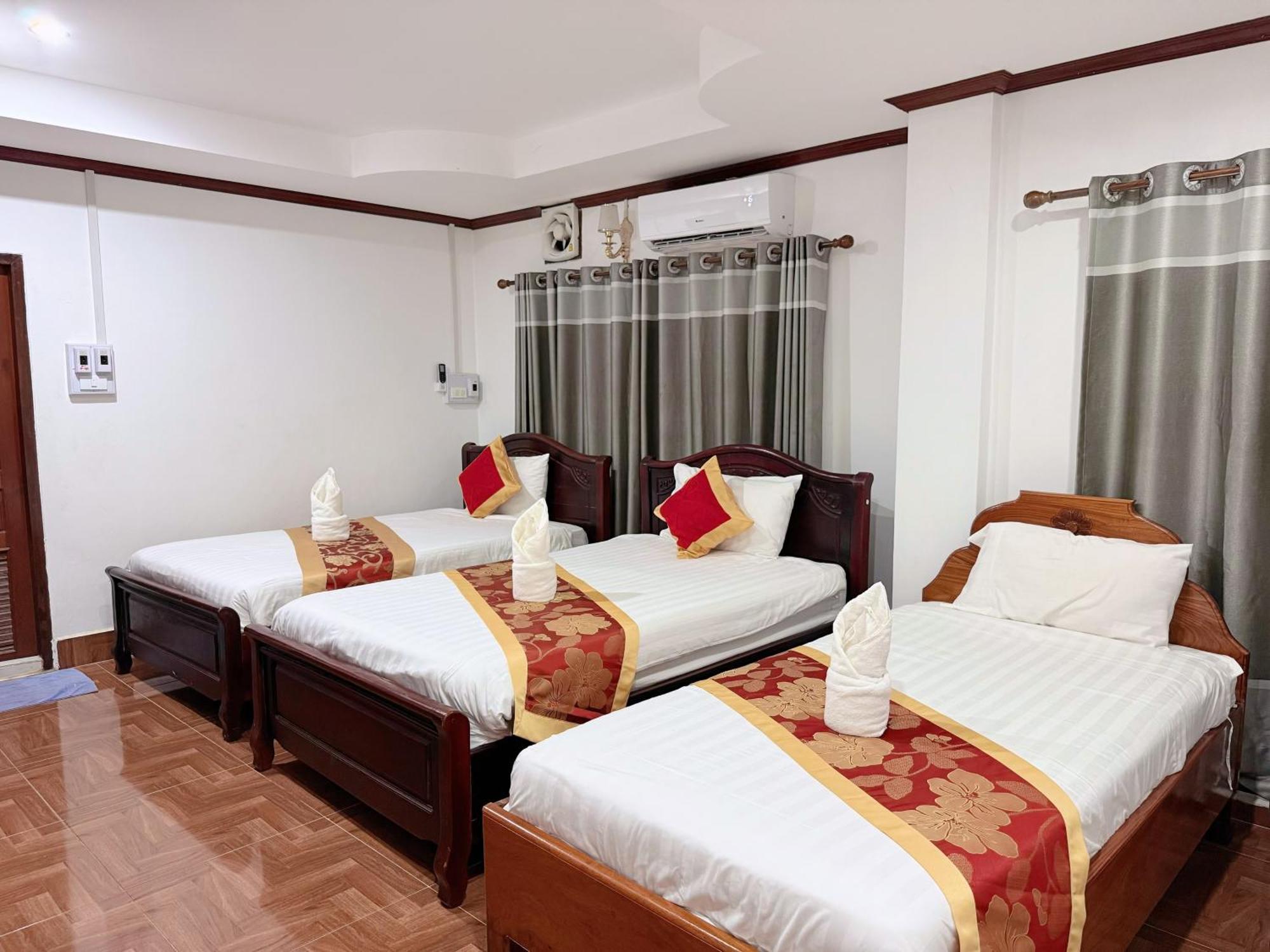 ואנג ויינג Vangvieng Sisavang Mountain View Hotel מראה חיצוני תמונה