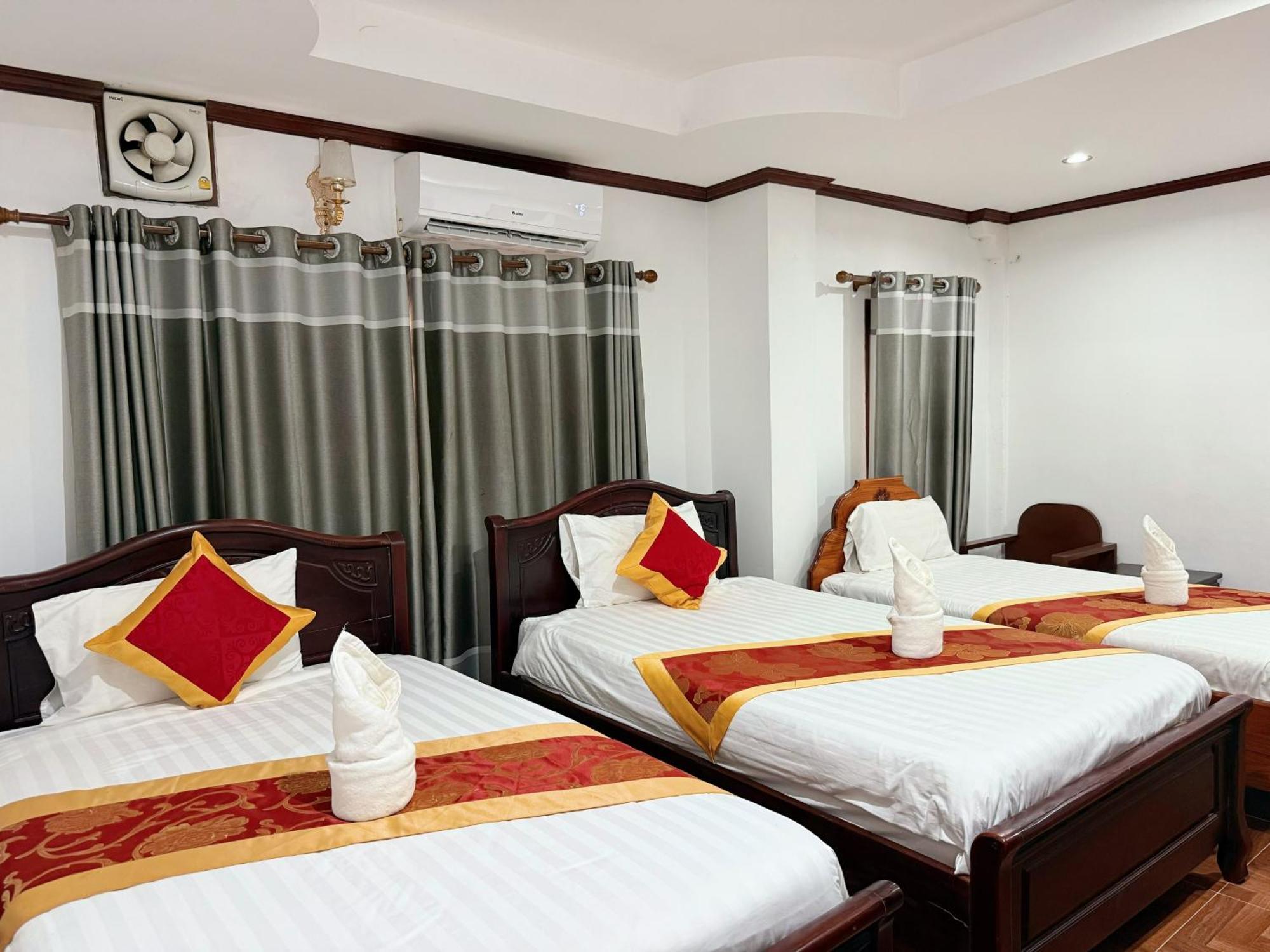 ואנג ויינג Vangvieng Sisavang Mountain View Hotel מראה חיצוני תמונה