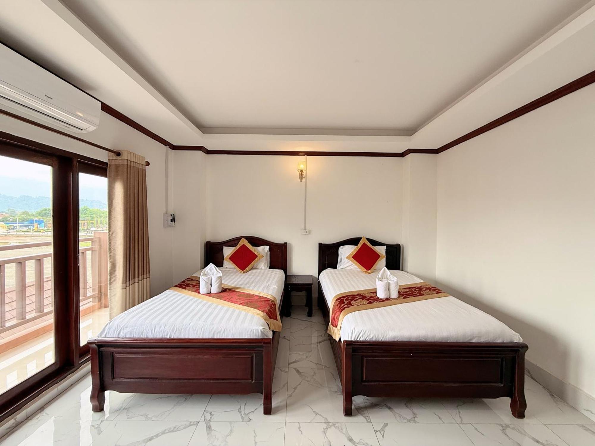 ואנג ויינג Vangvieng Sisavang Mountain View Hotel מראה חיצוני תמונה