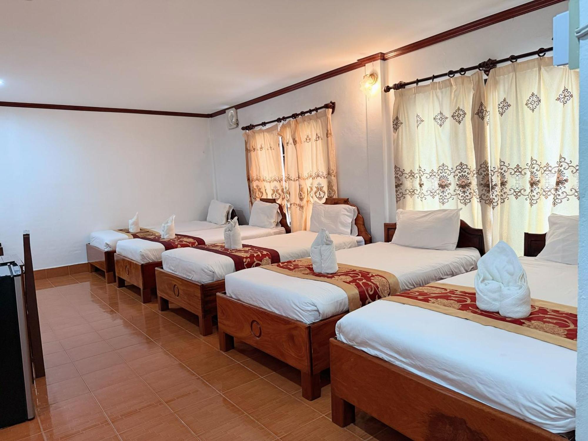 ואנג ויינג Vangvieng Sisavang Mountain View Hotel מראה חיצוני תמונה