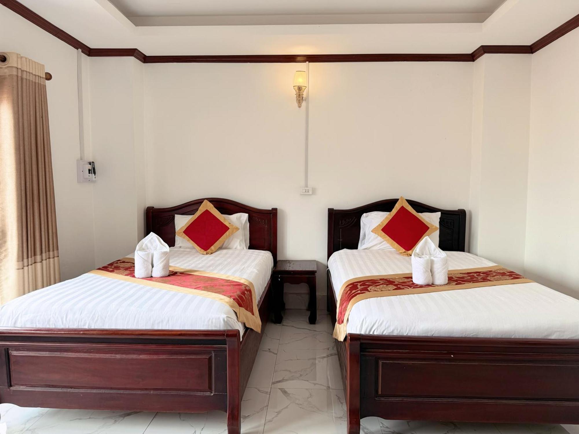 ואנג ויינג Vangvieng Sisavang Mountain View Hotel מראה חיצוני תמונה
