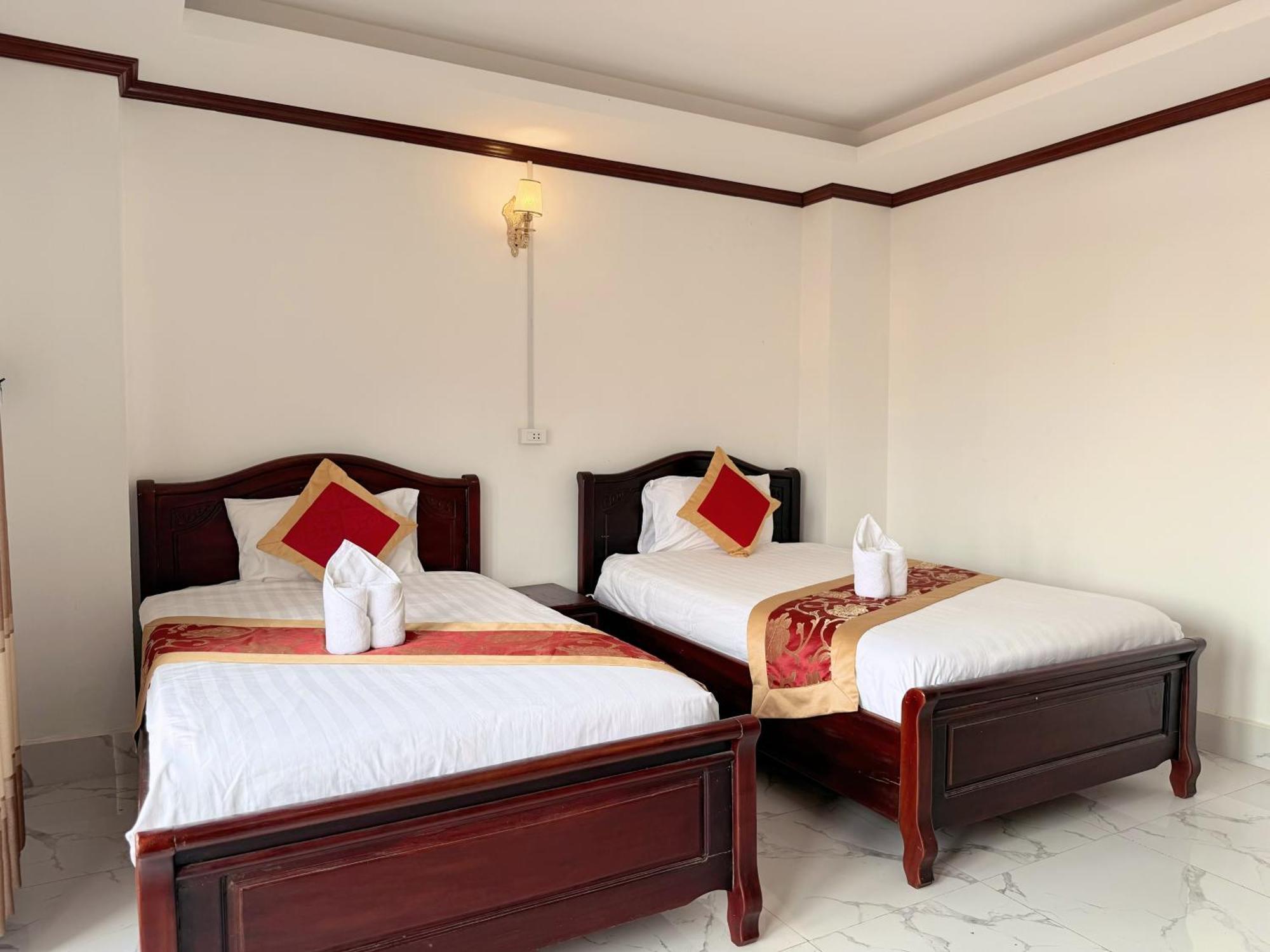ואנג ויינג Vangvieng Sisavang Mountain View Hotel מראה חיצוני תמונה