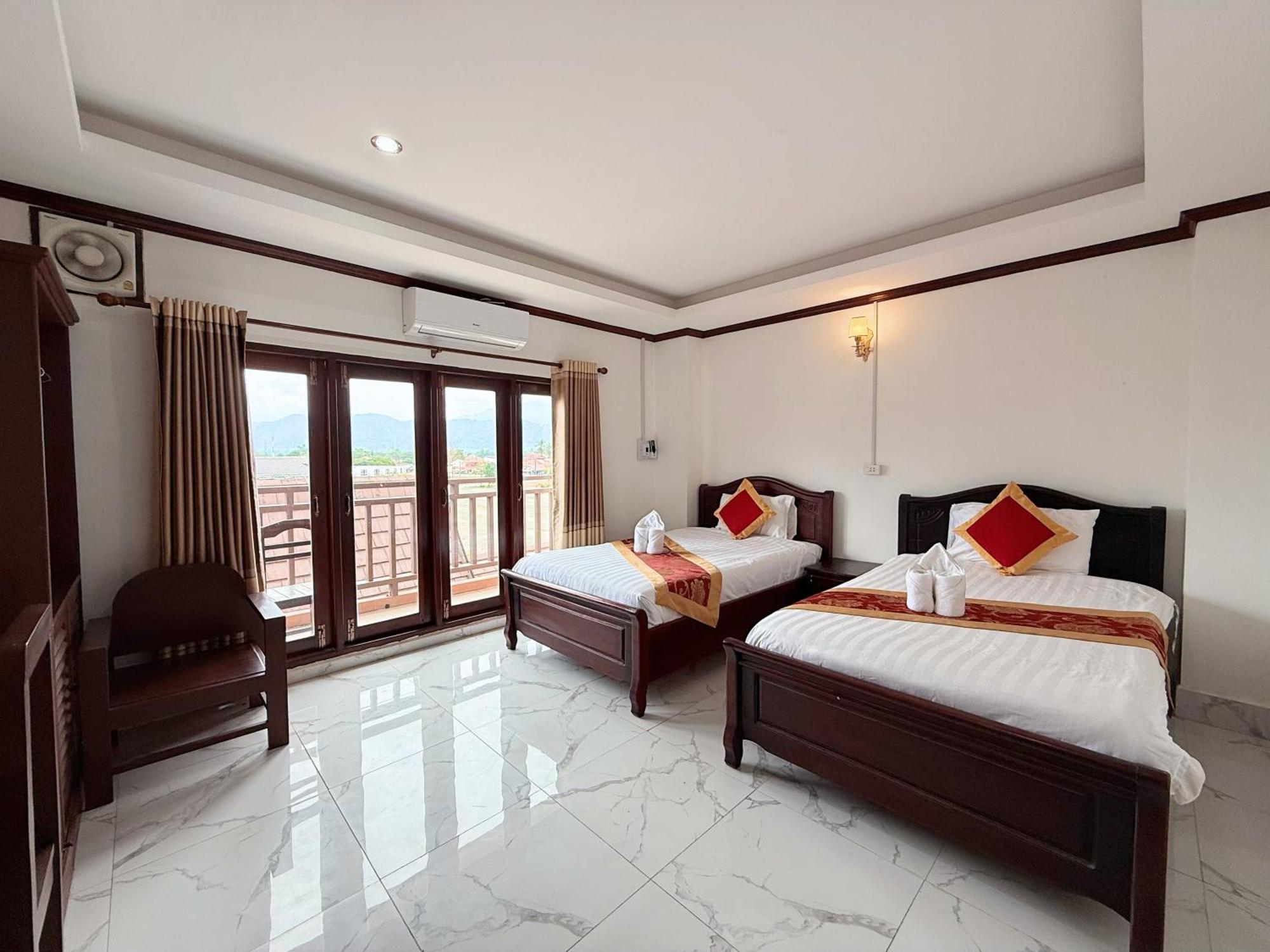 ואנג ויינג Vangvieng Sisavang Mountain View Hotel מראה חיצוני תמונה