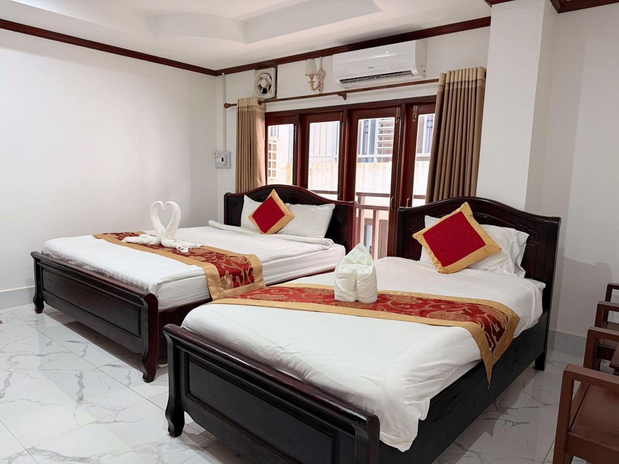 ואנג ויינג Vangvieng Sisavang Mountain View Hotel מראה חיצוני תמונה