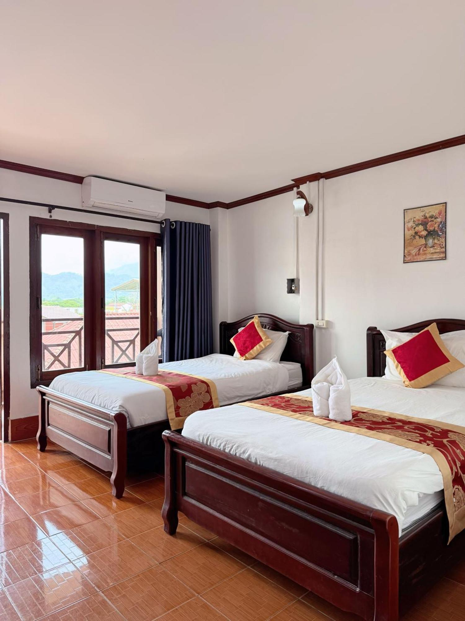 ואנג ויינג Vangvieng Sisavang Mountain View Hotel מראה חיצוני תמונה