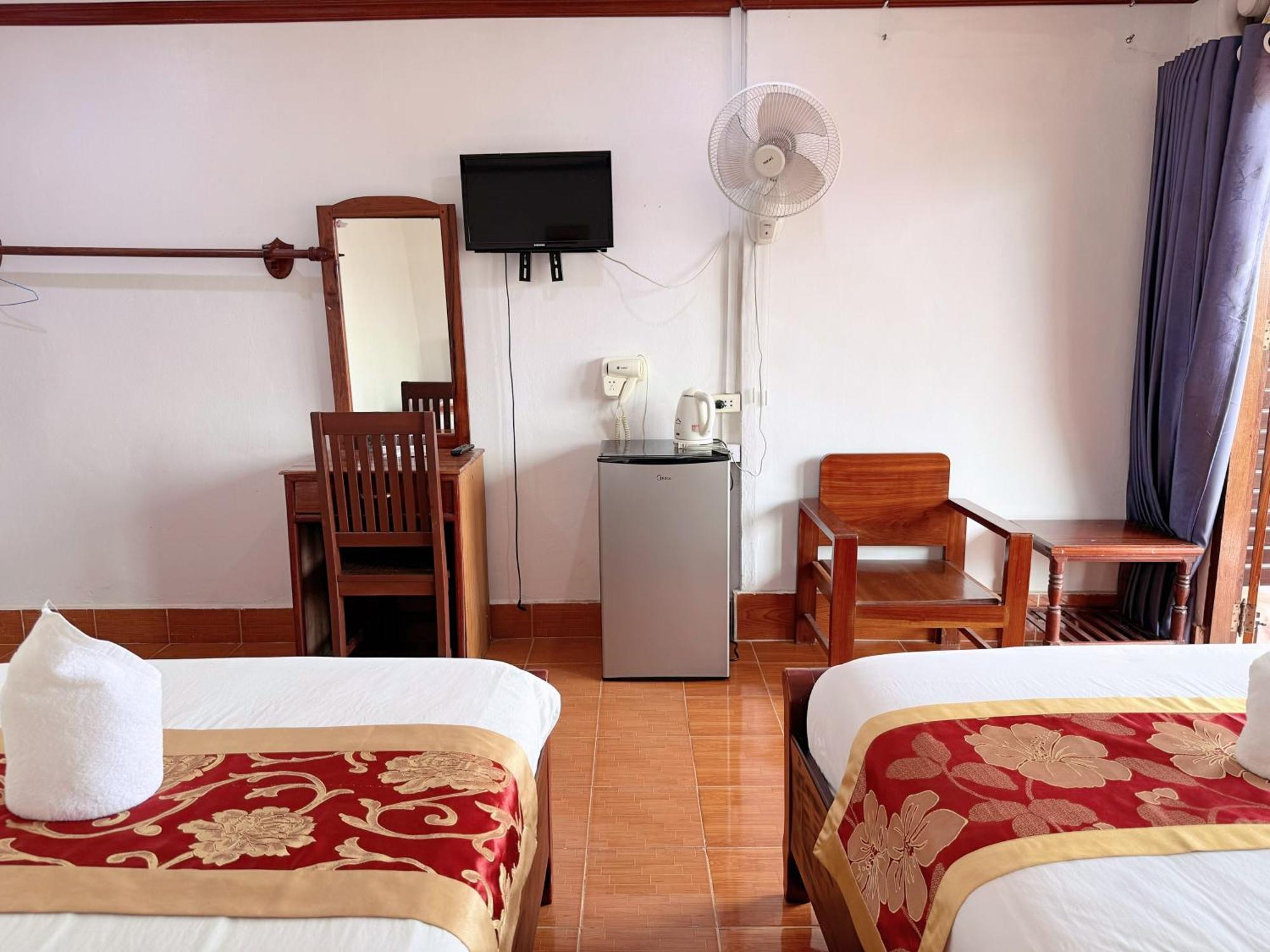 ואנג ויינג Vangvieng Sisavang Mountain View Hotel מראה חיצוני תמונה