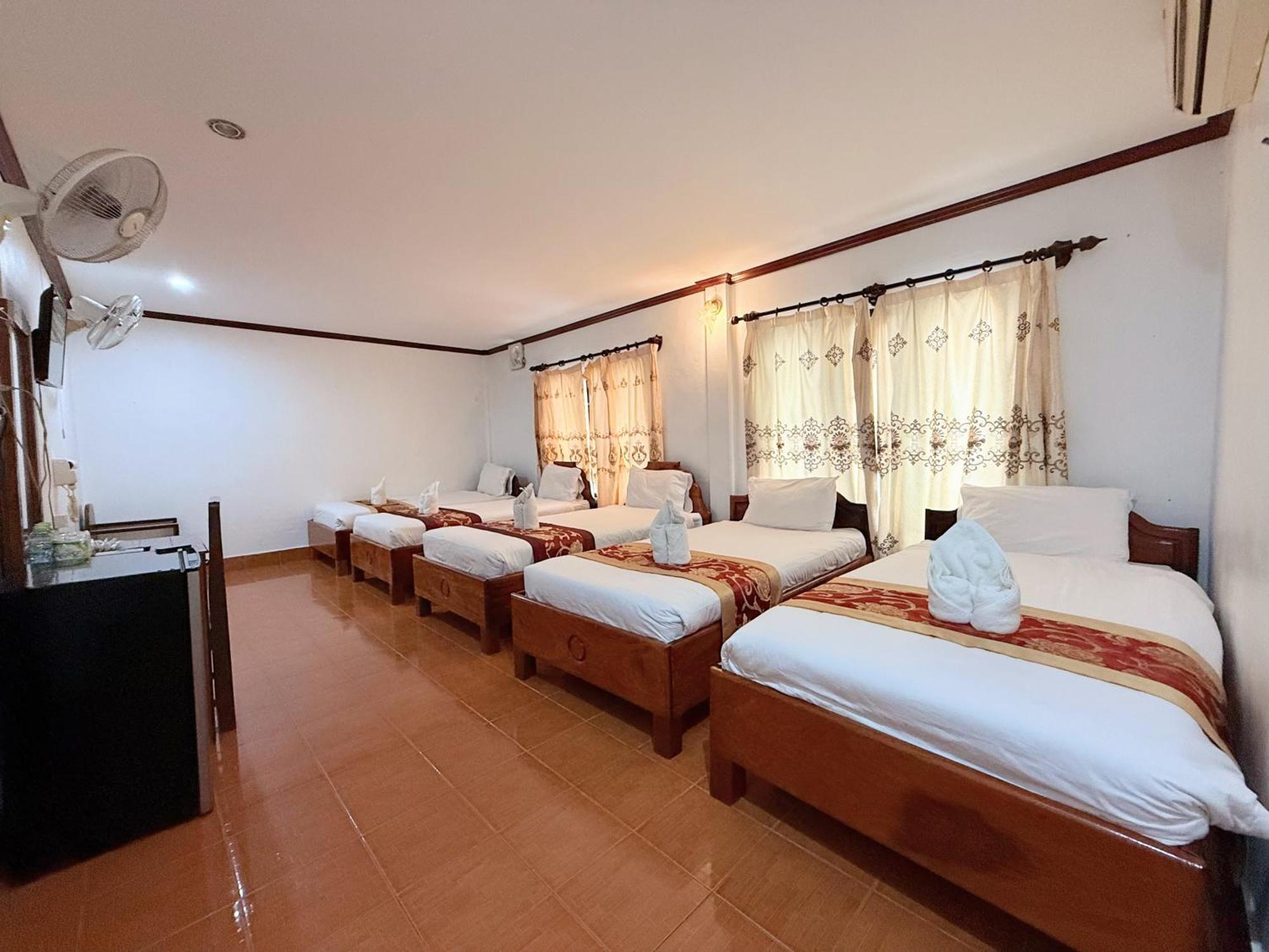 ואנג ויינג Vangvieng Sisavang Mountain View Hotel מראה חיצוני תמונה