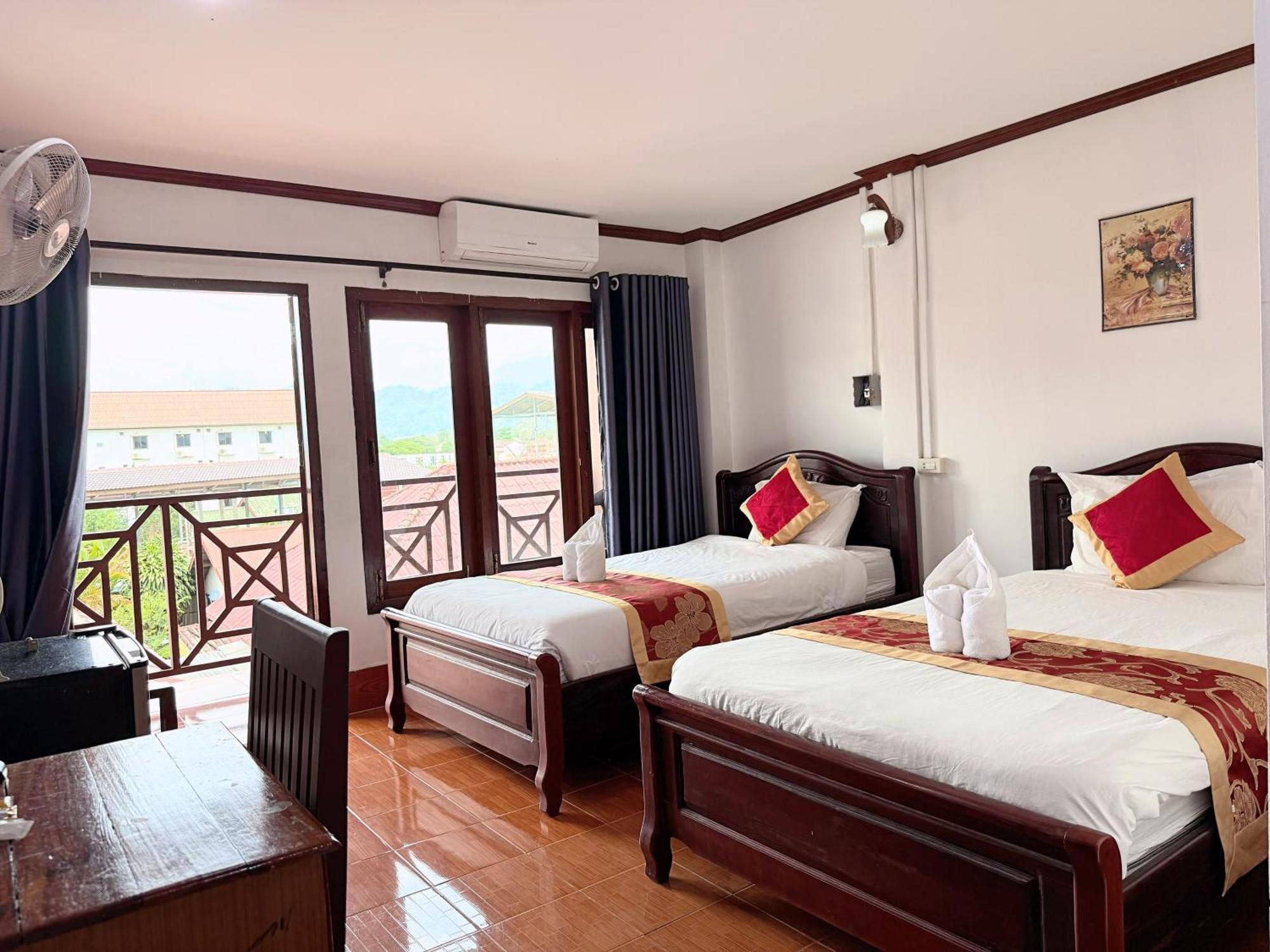 ואנג ויינג Vangvieng Sisavang Mountain View Hotel מראה חיצוני תמונה