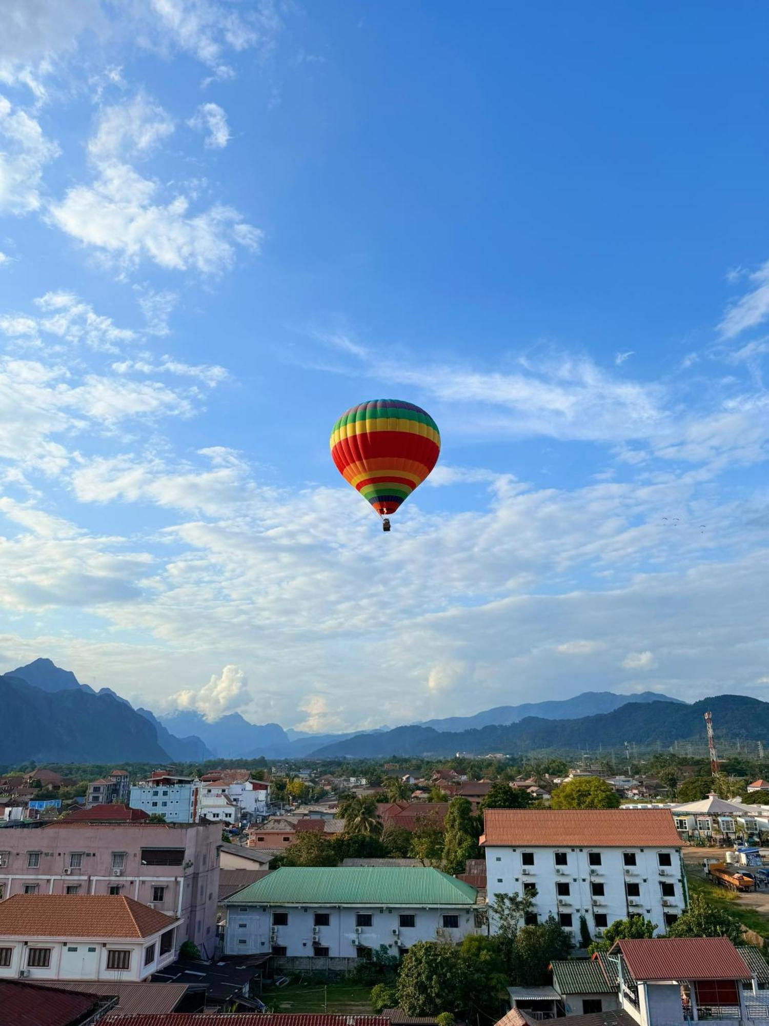 ואנג ויינג Vangvieng Sisavang Mountain View Hotel מראה חיצוני תמונה