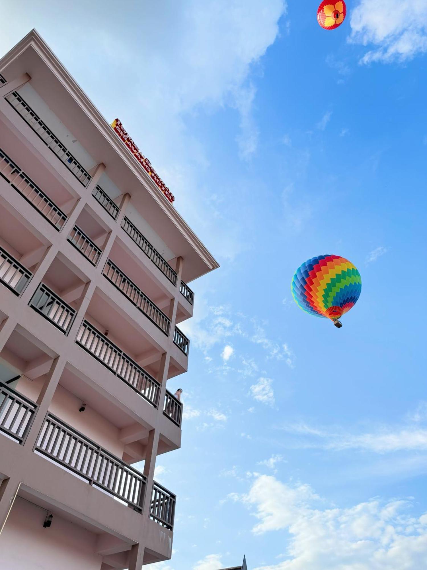 ואנג ויינג Vangvieng Sisavang Mountain View Hotel מראה חיצוני תמונה