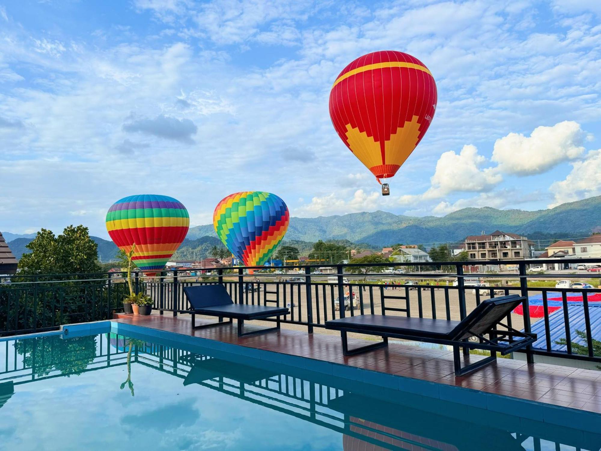 ואנג ויינג Vangvieng Sisavang Mountain View Hotel מראה חיצוני תמונה